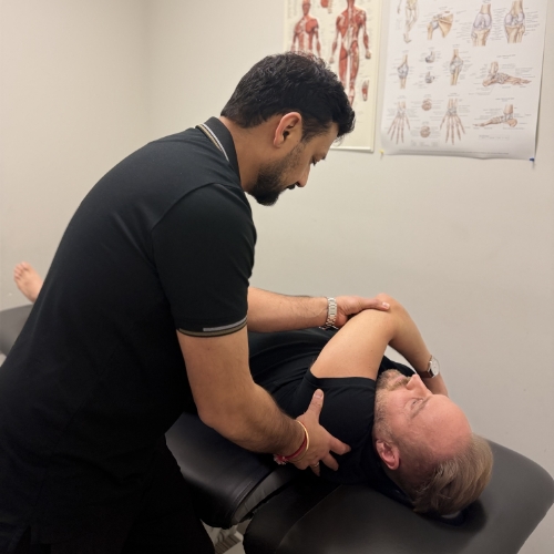 assisted-stretching-Montrose-Physiotherapy-and-Massage-Abbotsford-BC-clinic-pic