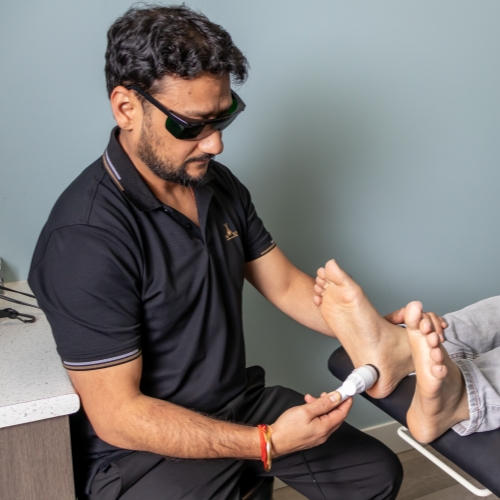 laser-therapy-infrared-light-Montrose-Physiotherapy-and-Massage-Abbotsford-BC-clinic-pic